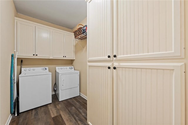 clothes washing area with dark wood-type flooring, cabinets, and independent washer and dryer