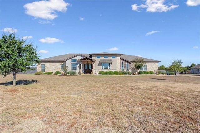 view of front of house featuring a front yard