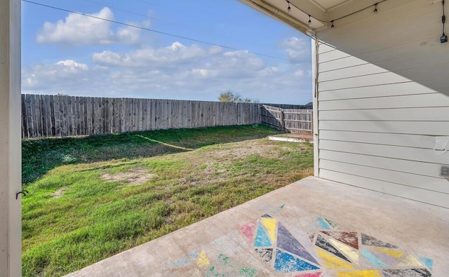 view of yard featuring a patio area