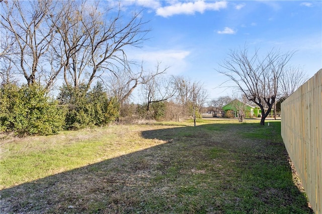 Listing photo 3 for 507 Mckinley St, Mcgregor TX 76657