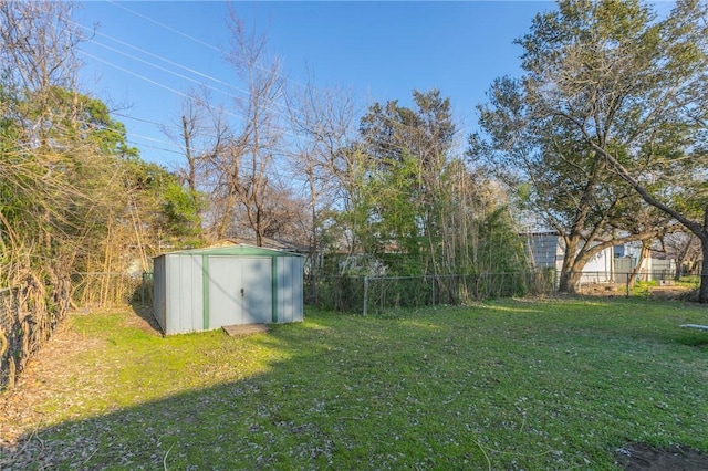 view of yard with a shed