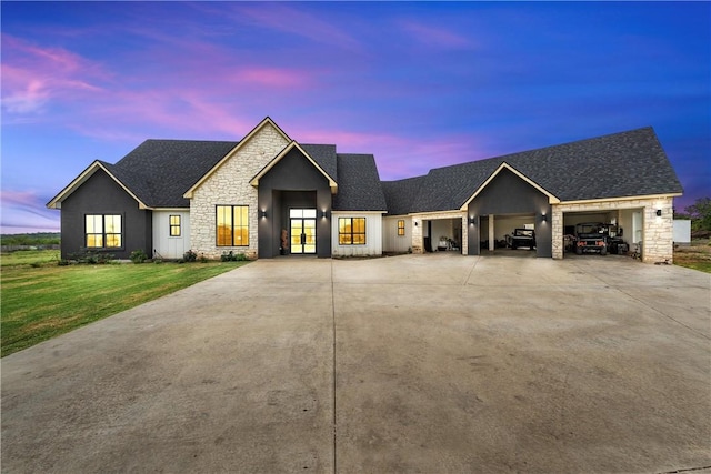 view of front of house featuring a yard and a garage