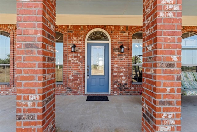 entrance to property featuring a porch