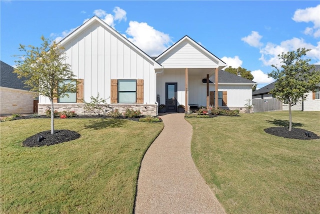 modern farmhouse style home featuring a front lawn