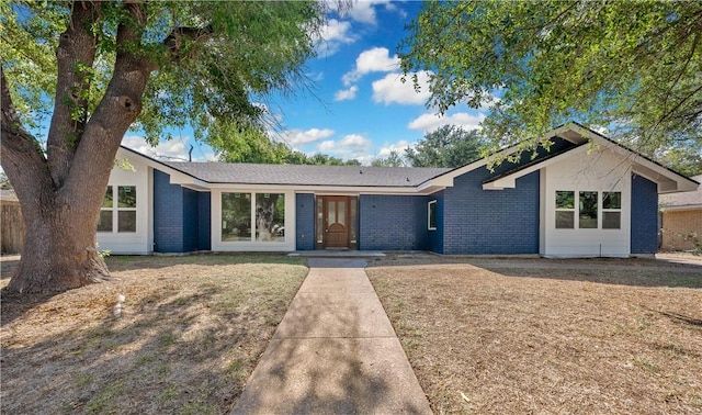 ranch-style home featuring a front yard