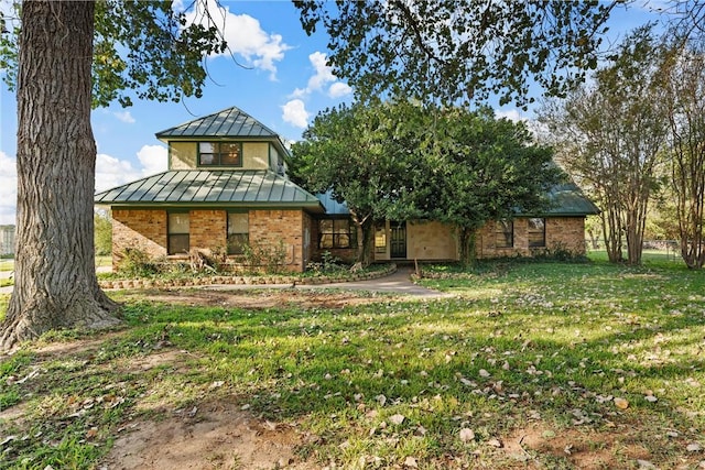 view of front of property with a front lawn