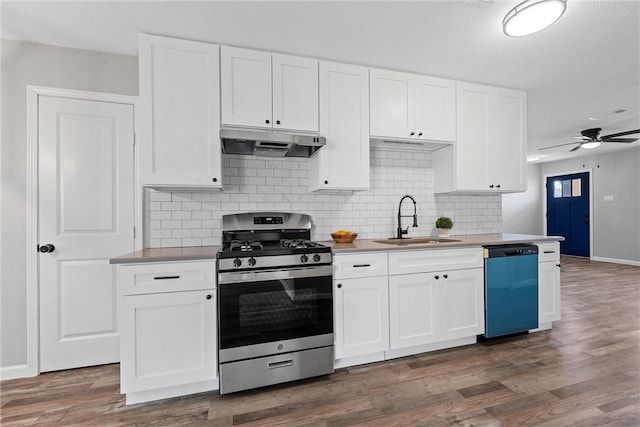 kitchen featuring stainless steel gas range oven, dark wood finished floors, dishwashing machine, under cabinet range hood, and a sink