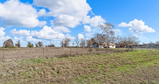 view of yard featuring a rural view