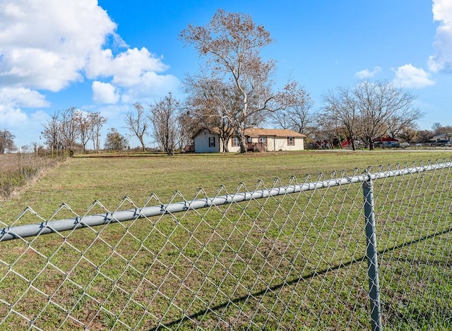 view of yard featuring a rural view