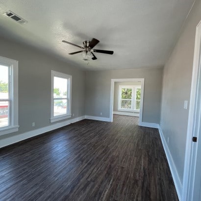 empty room featuring dark hardwood / wood-style floors and ceiling fan