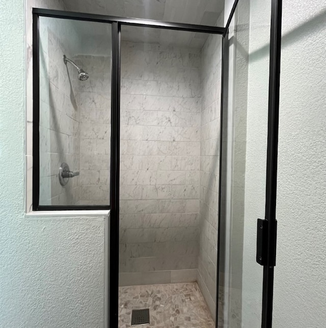 bathroom featuring a tile shower