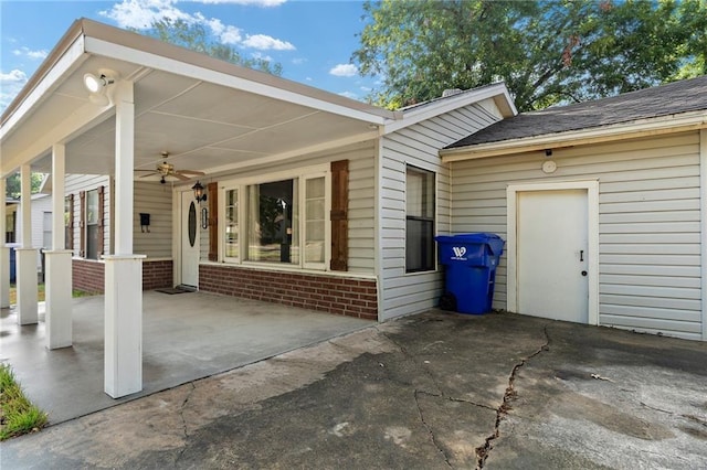 exterior space with ceiling fan