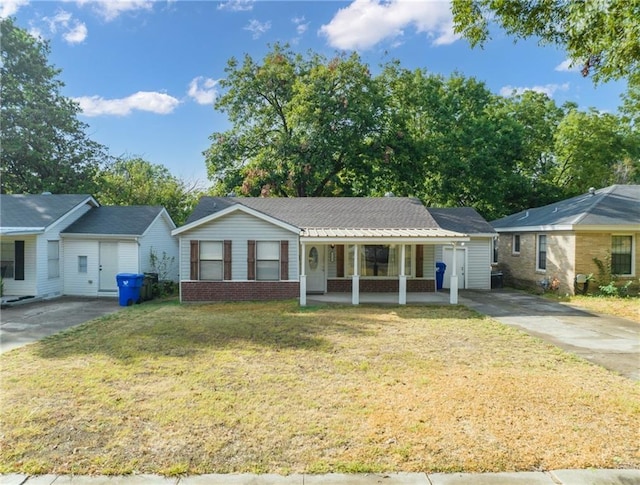 single story home featuring a front lawn and a porch