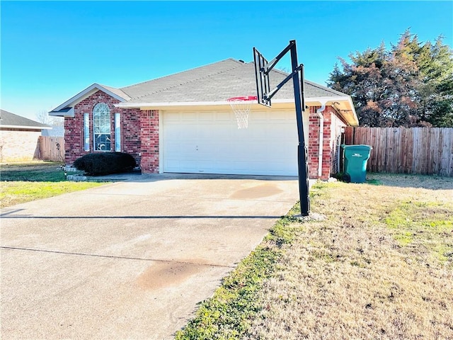 view of front of house featuring a garage and a front yard