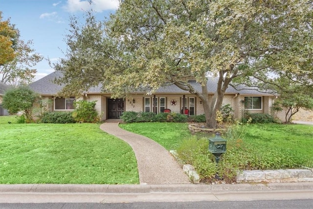 view of front of home featuring a front lawn