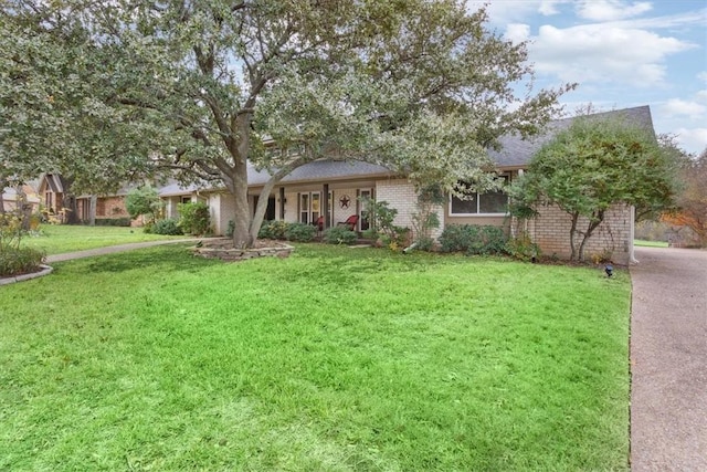 view of front of property with a front yard