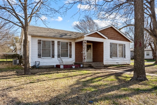 view of front facade featuring entry steps, a front yard, and cooling unit