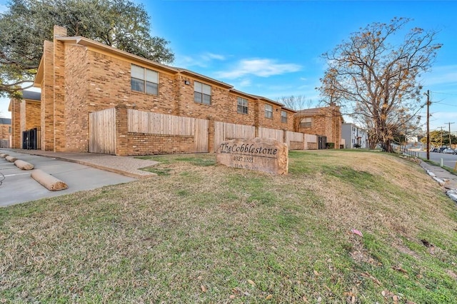 exterior space featuring a yard