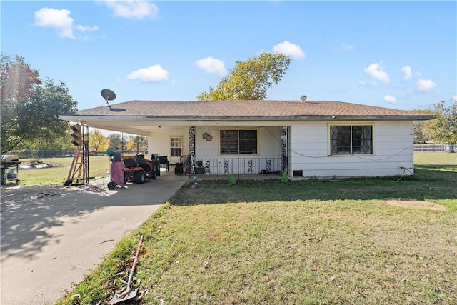 view of front of home featuring a carport, a porch, and a front lawn