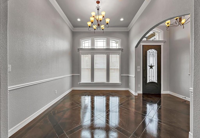 foyer featuring a notable chandelier and crown molding