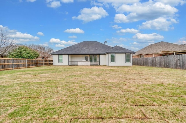 back of house featuring a yard