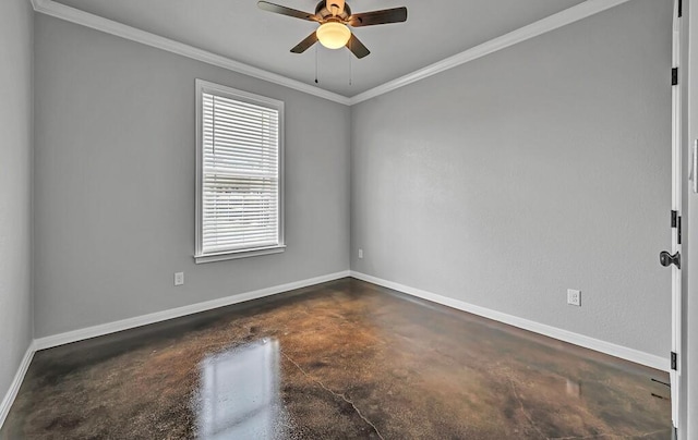 empty room featuring ceiling fan and crown molding