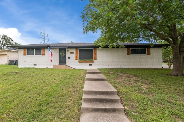 single story home with a front yard