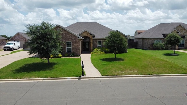 view of front facade featuring a front yard