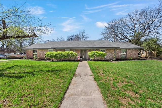 single story home with a front lawn