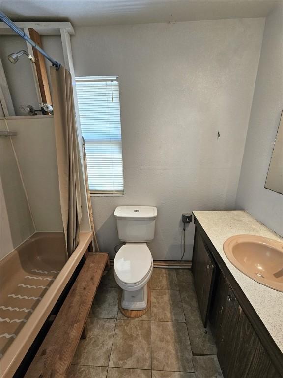 bathroom with tile patterned flooring, toilet, vanity, and shower / bath combo