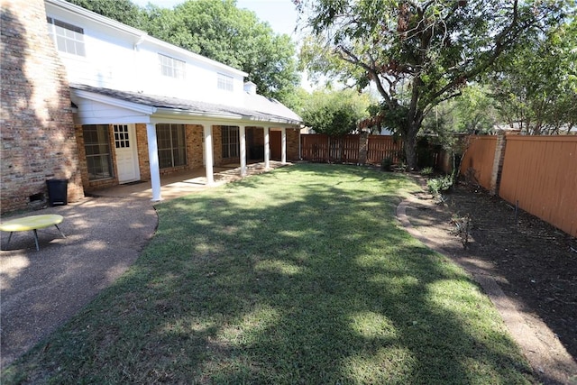 view of yard featuring a patio