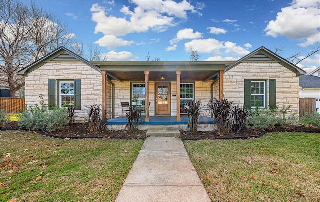 view of front facade featuring a porch and a front yard