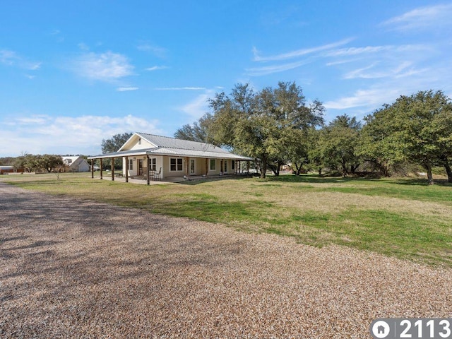 view of front facade with a front lawn