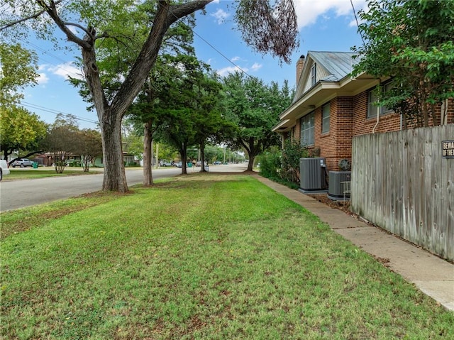 view of yard featuring central AC unit