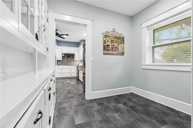 bathroom featuring decorative backsplash and ceiling fan