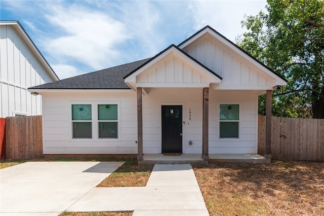 view of front of house with covered porch