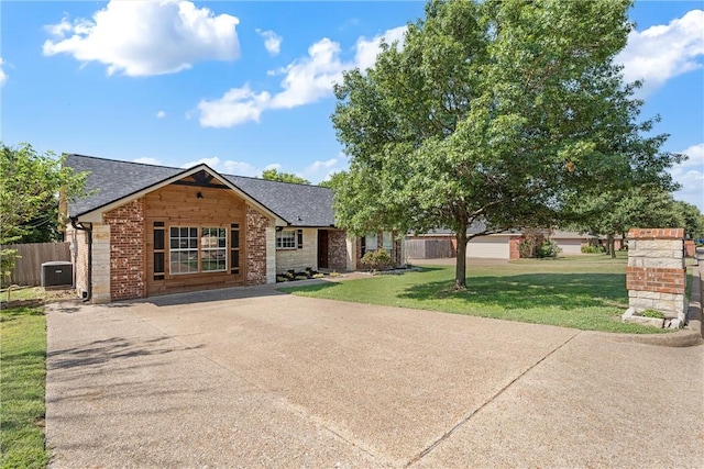 view of front of property with a front lawn