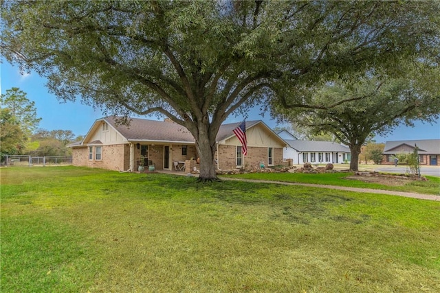 ranch-style house featuring a front yard