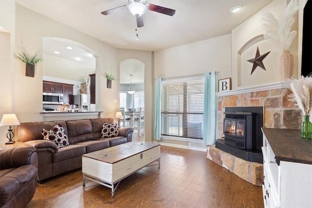 living room featuring recessed lighting, dark wood-style flooring, and ceiling fan