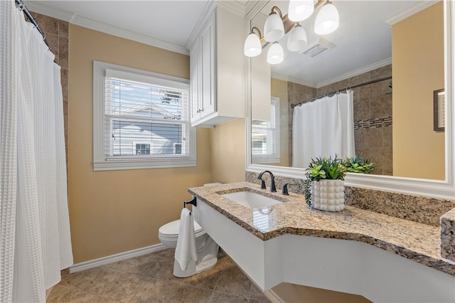 full bath with visible vents, crown molding, baseboards, toilet, and an inviting chandelier