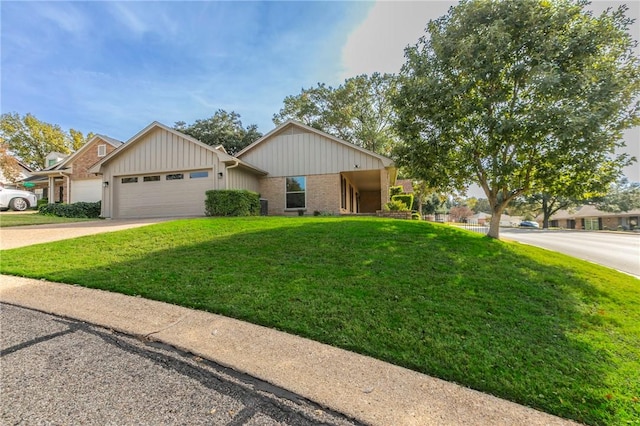 view of front facade featuring a garage and a front lawn