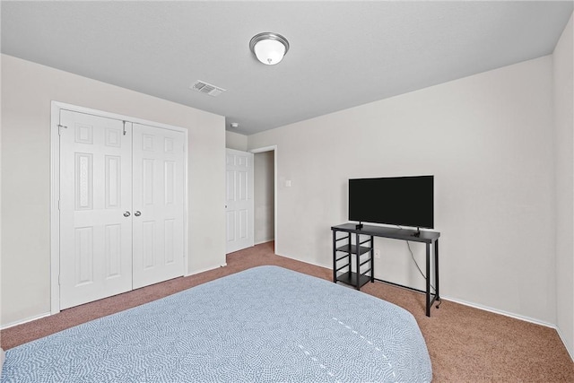 bedroom featuring carpet and a closet