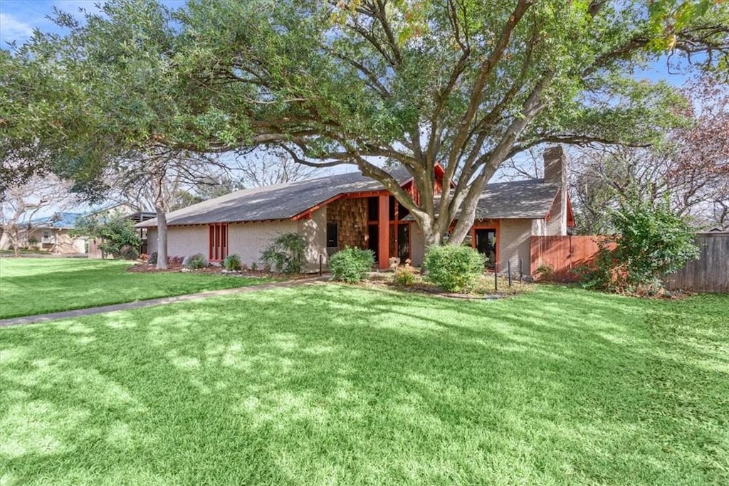 ranch-style home with a front lawn