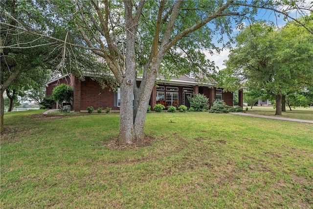 ranch-style home with a front yard