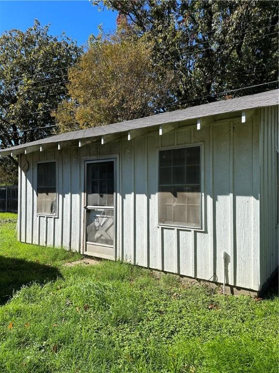 view of outdoor structure with a yard