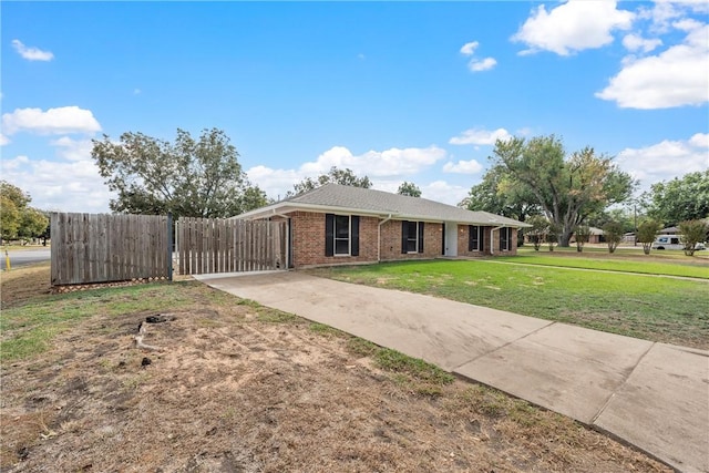 single story home featuring a front lawn