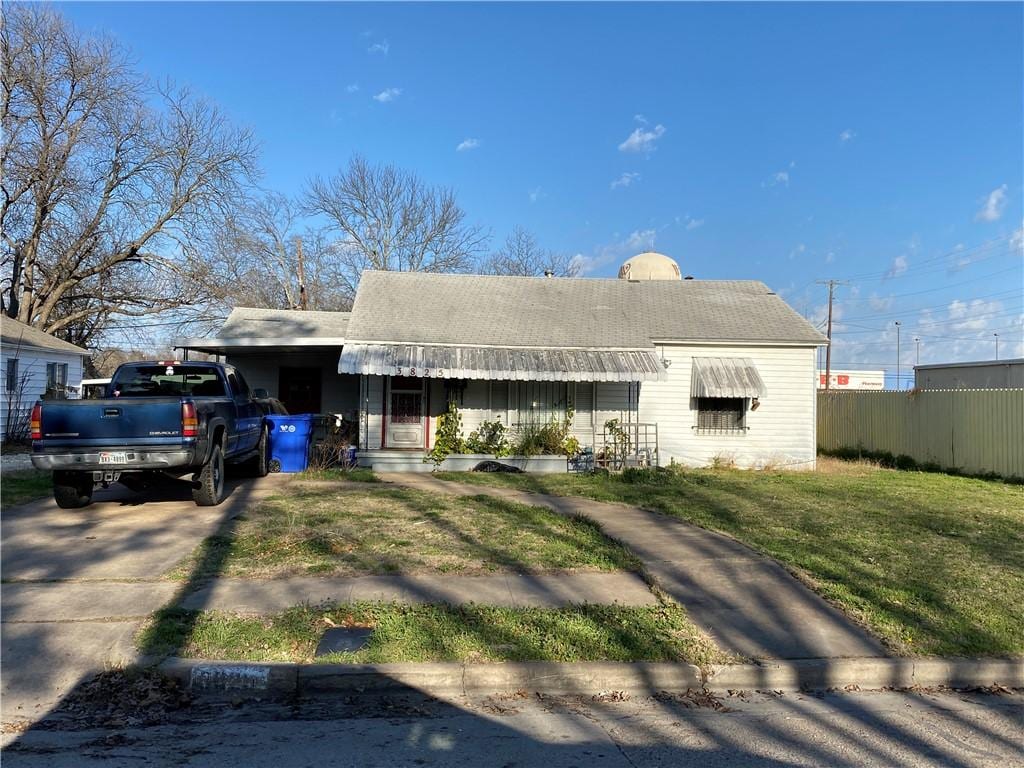 view of front of house with a front yard