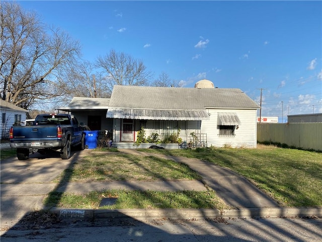 view of front of house with a front yard