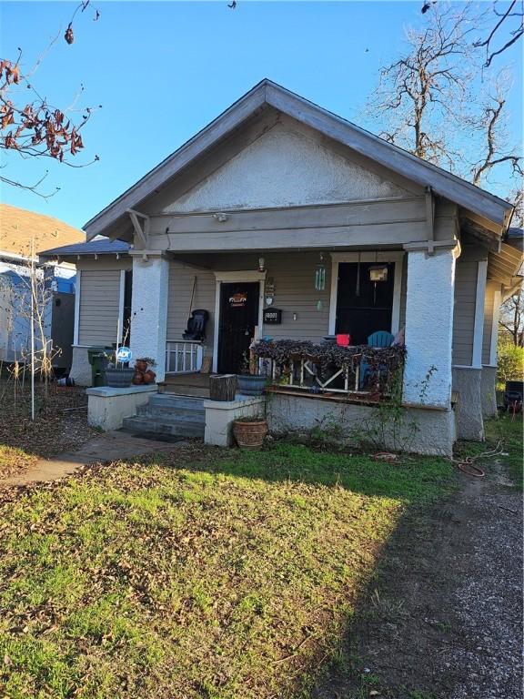 bungalow with a front yard