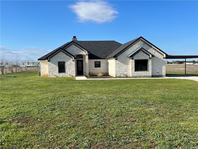 view of front of property with a carport and a front yard